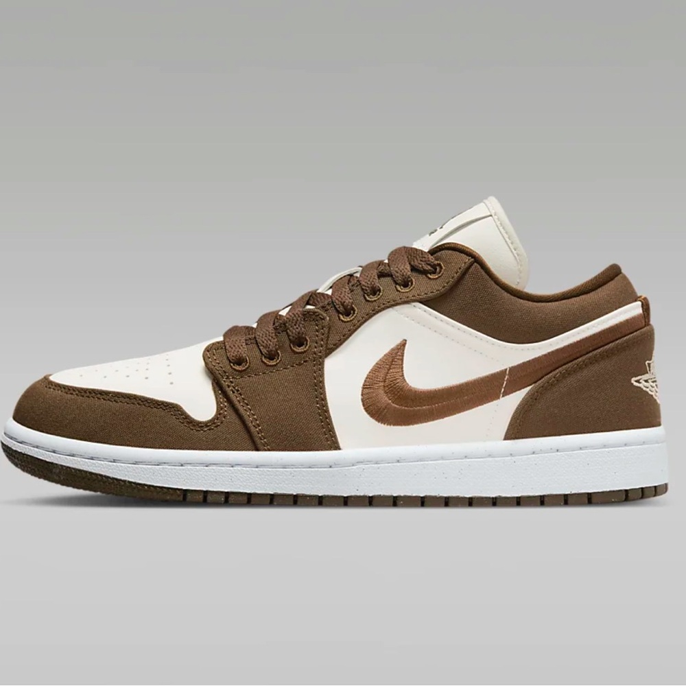 Air Jordan 1 Low SE size 7 women